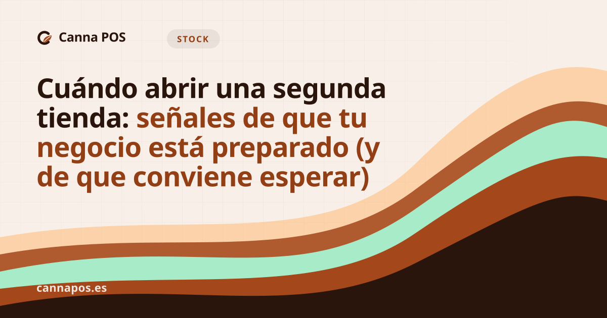 Dueña de una tienda revisa los números y los planos de un posible segundo local