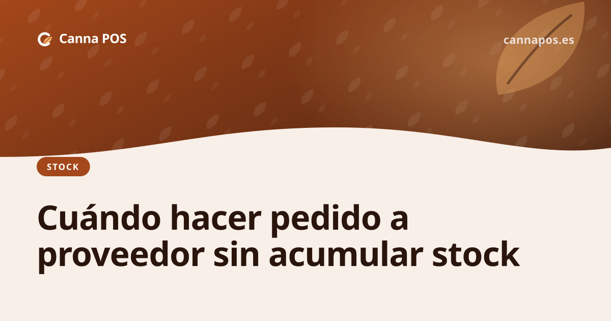 Comerciante revisa las existencias de productos en una tienda CBD antes de preparar un pedido al proveedor.
