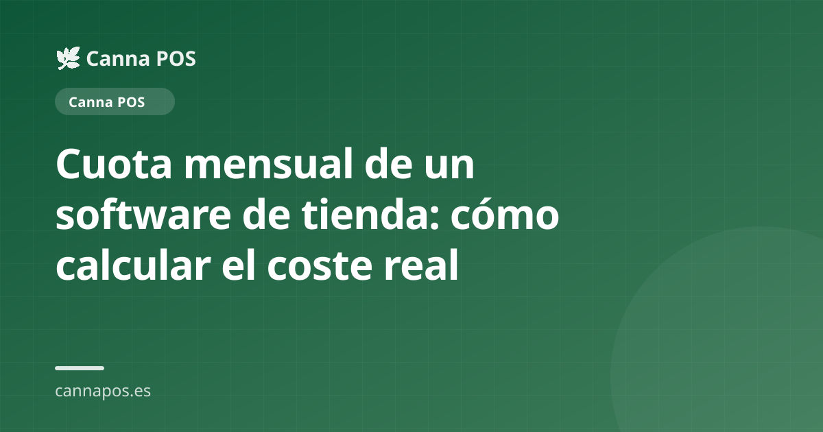 Persona revisando en un ordenador los costes de un software TPV junto a una caja de tienda y productos de CBD